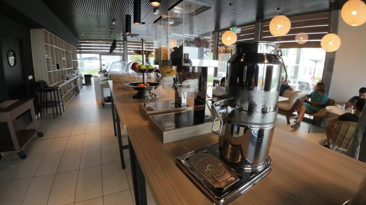 Ibis Styles Mayotte Aeroport Pamandzi エクステリア 写真